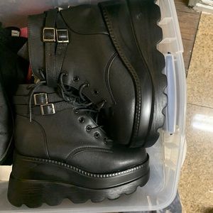 Boots size 8